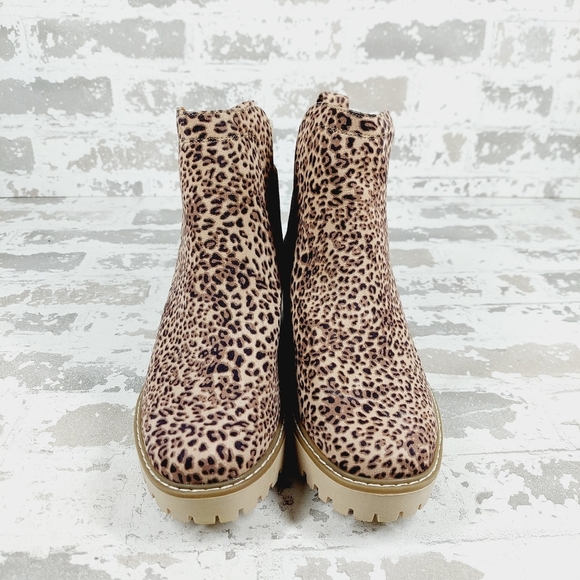 NEW DV Dolce Vita Rielle Tan Brown Leopard Print Lug Sole Ankle Boots F1031 - Picture 3 of 12